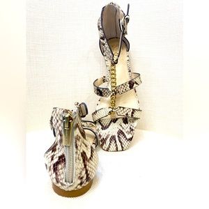 NEW Vince Camuto Sweeney Snake Print Sandals w/chain without the box.